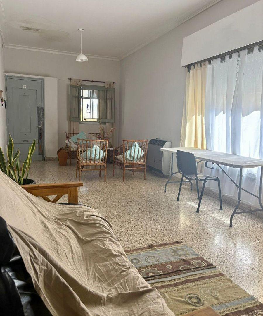 VENTA CASA 3 dormitorios - Zona Centro.-