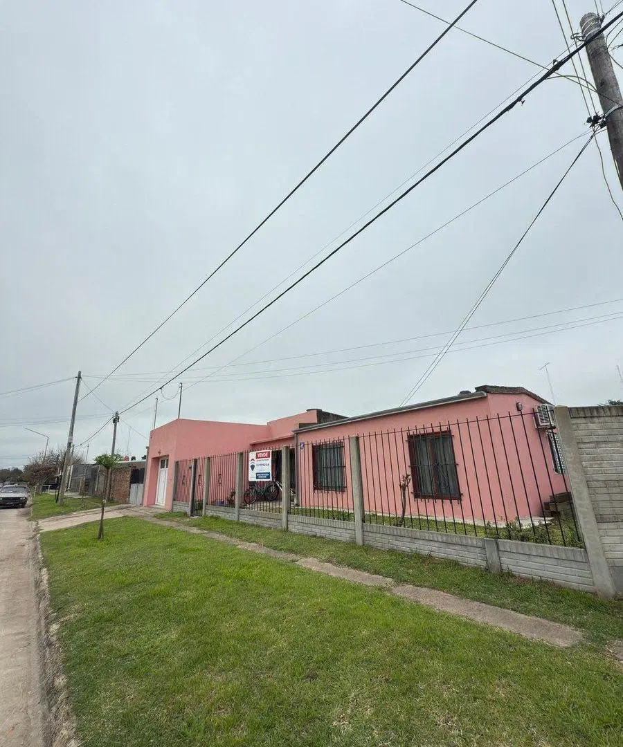 VENTA DE CASA SOBRE ESQUINA - PILAR 5