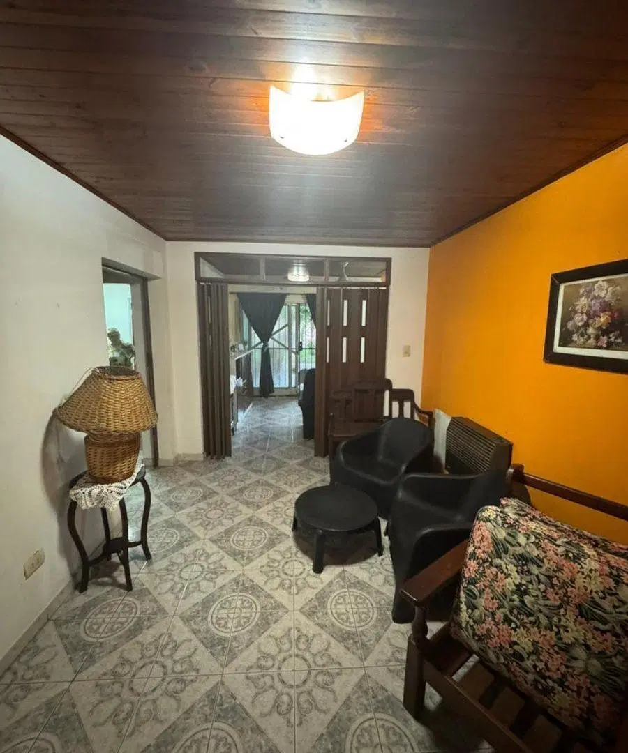 VENTA CASA TRES DORMITORIOS - BARRIO CENTRO 3