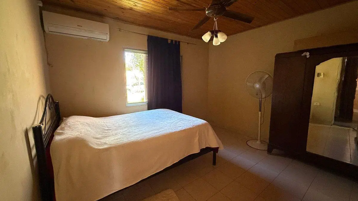 VENTA Casa dos dormitorios y gran terreno. 4