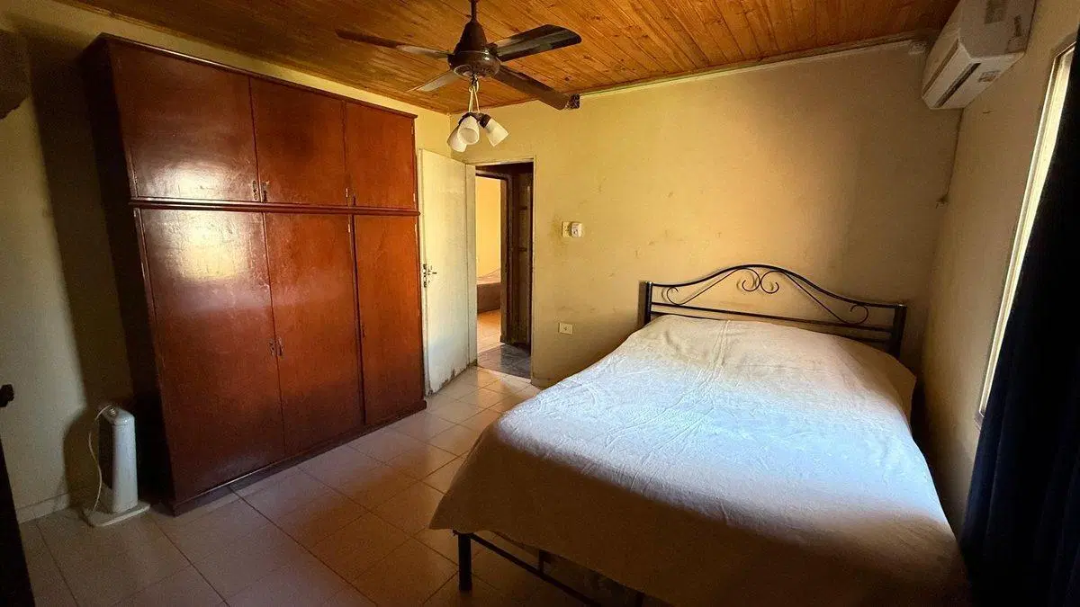 VENTA Casa dos dormitorios y gran terreno. 5