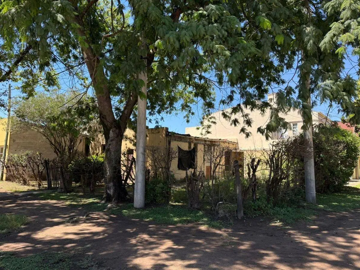 VENTA CASA A DEMOLER SOBRE ESQUINA 2