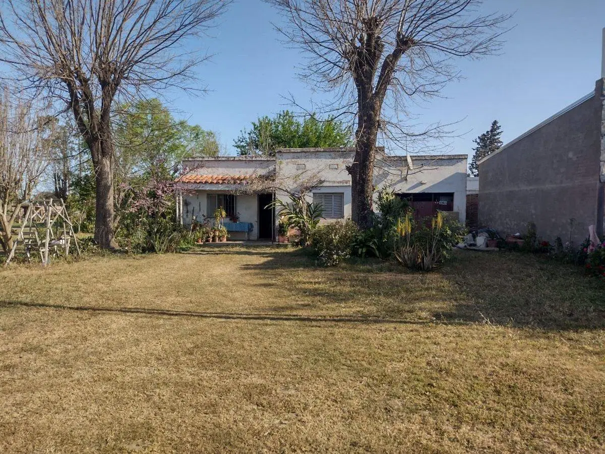 Venta Casa a refaccionar amplio terreno - Ruta 70 3
