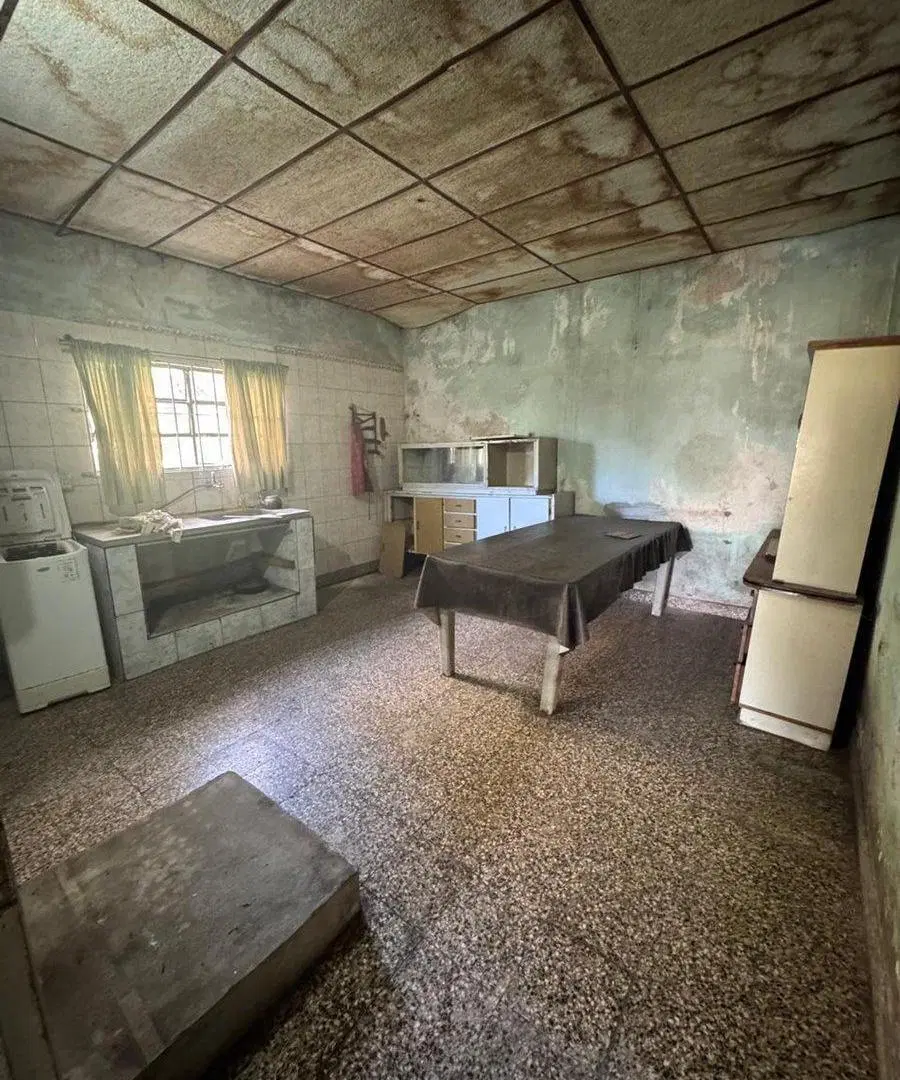 Venta Casa a refaccionar amplio terreno - Ruta 70 4