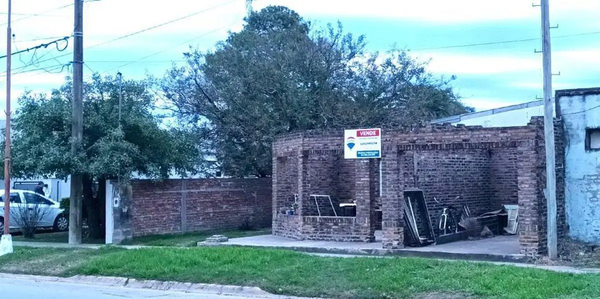 VENTA DE CASA SOBRE RUTA 10 - SARMIENTO 2