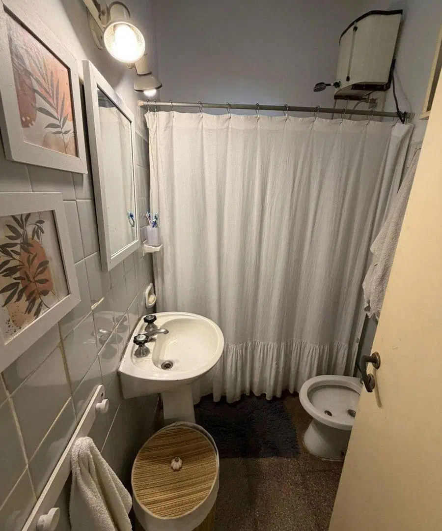 VENTA CASA 2 DORMITORIOS - ZONA ESTE 8