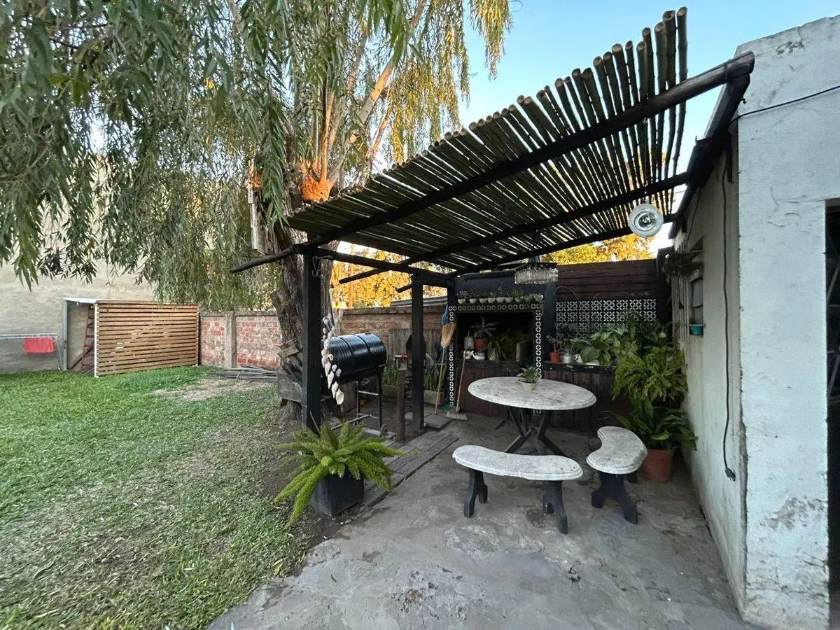 VENTA CASA 2 DORMITORIOS - ZONA ESTE 3