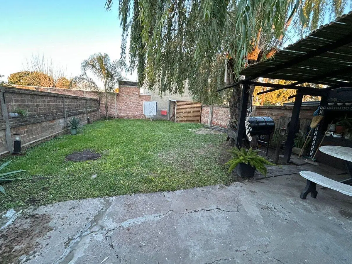 VENTA CASA 2 DORMITORIOS - ZONA ESTE 5