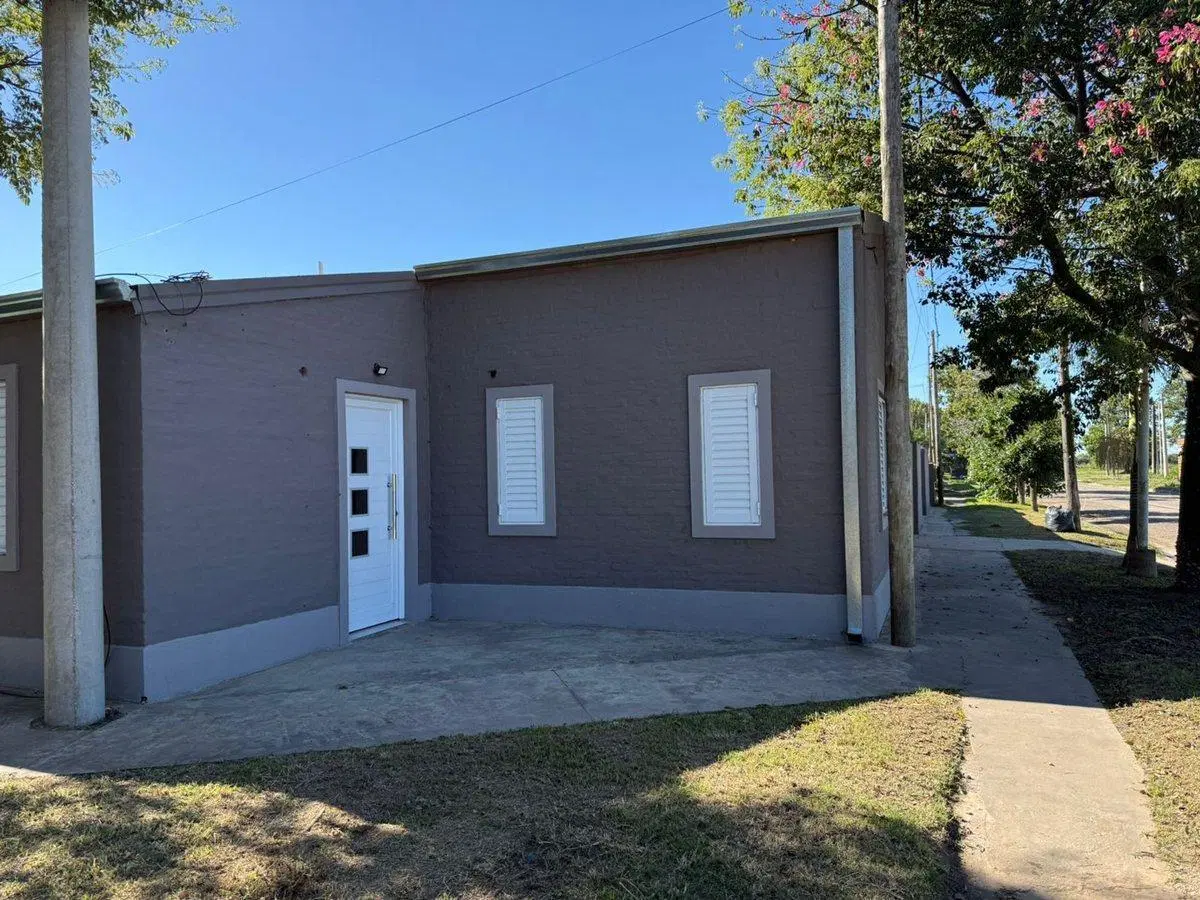 VENTA CASA 2 DORMITORIOS BARRIO ESTE 4