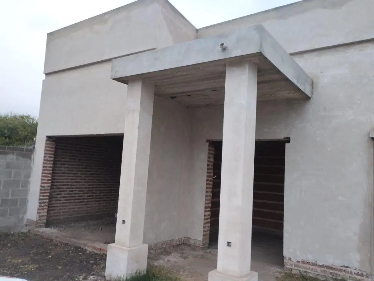 VENTA CASA EN CONSTRUCCIÓN AMPLIO TERRENO -FELICIA 2