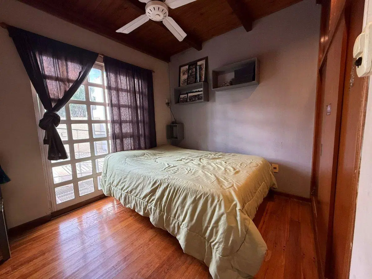 VENTA CASA 3 DORM SOBRE AV. COLONIZADORES 5