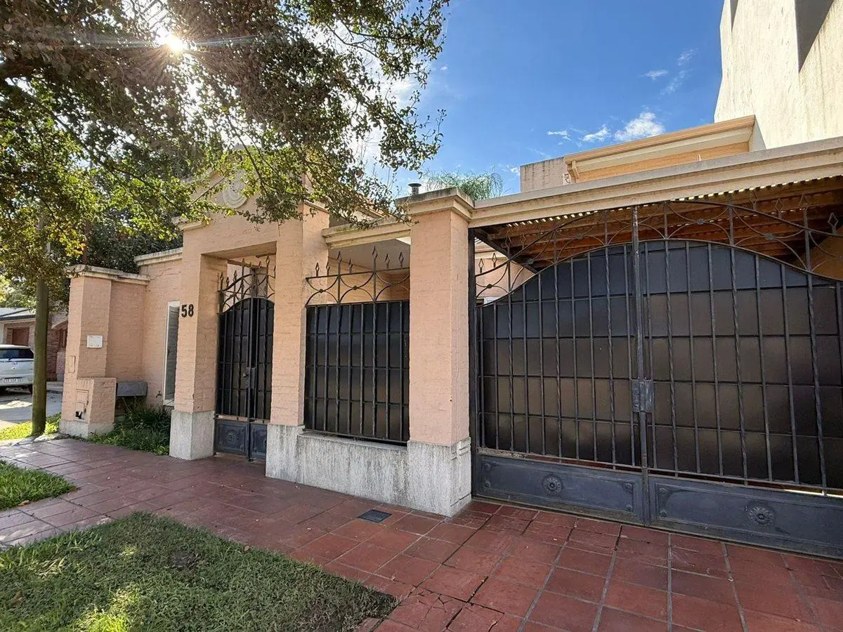 VENTA CASA 3 DORM SOBRE AV. COLONIZADORES 2