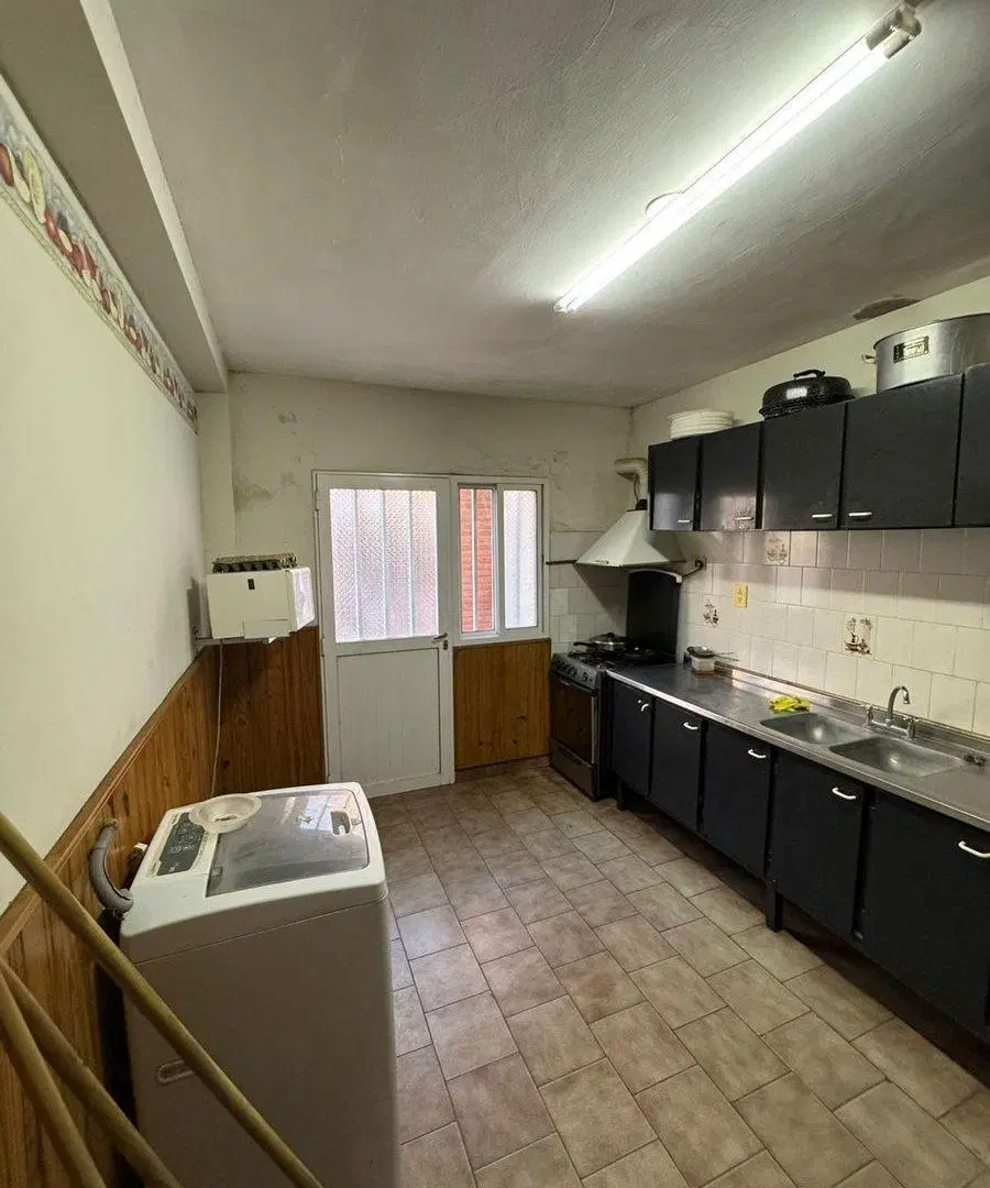VENTA CASA 4 DORMITORIOS - BARRIO ESTE.- 4