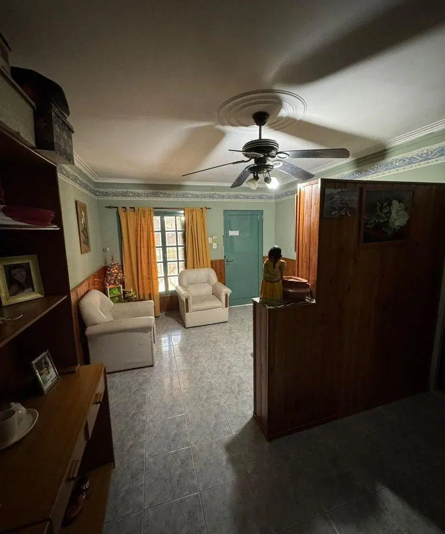 VENTA CASA 4 DORMITORIOS - BARRIO ESTE.- 2