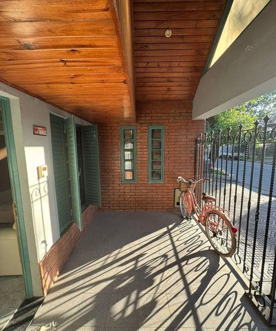 VENTA CASA 4 DORMITORIOS - BARRIO ESTE.- 8