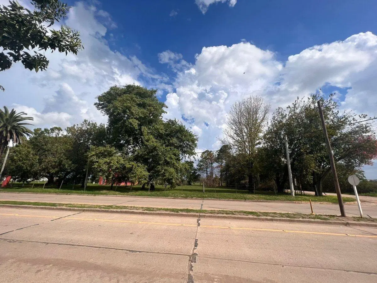 VENTA TERRENO RESIDENCIAL - AV ARGENTINA Y AMERICA 5