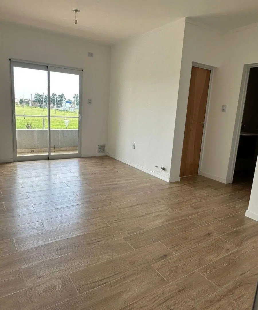 VENTA DEPTO 5 FRENTE + COCHERA - FRANCK 3