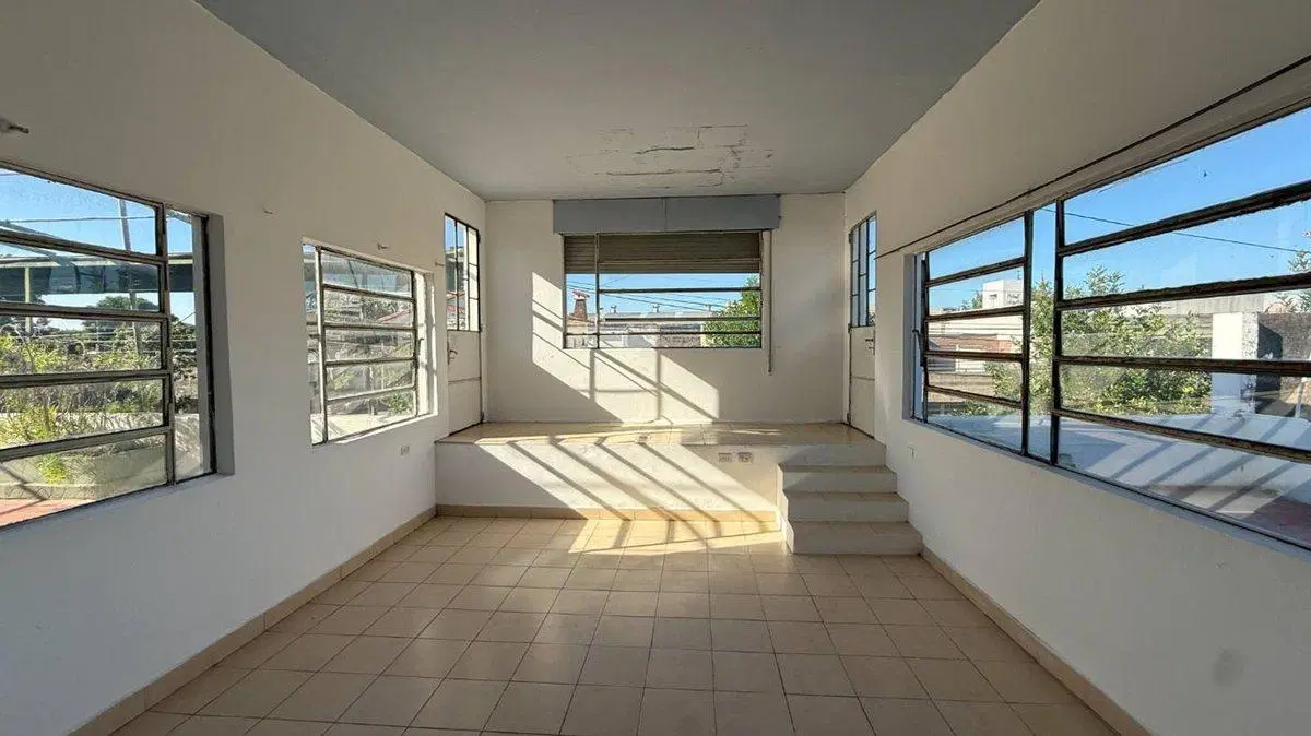 VENTA CASA 2 DORMITORIOS PLANTA ALTA B° CENTRO 3