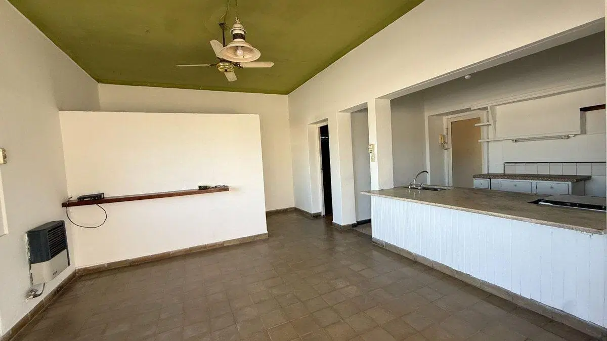 VENTA CASA 2 DORMITORIOS PLANTA ALTA B° CENTRO 5