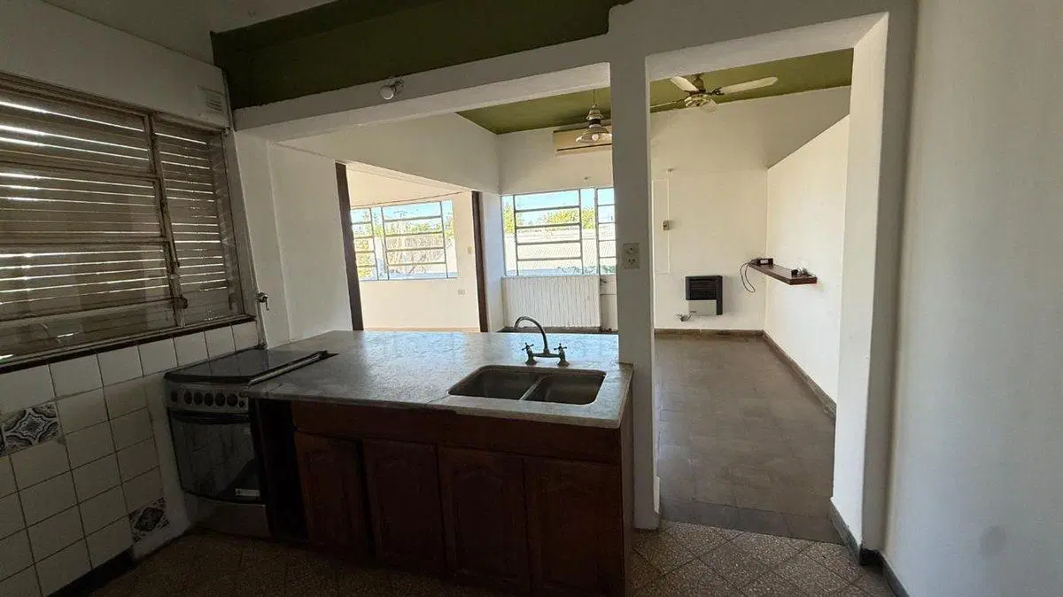 VENTA CASA 2 DORMITORIOS PLANTA ALTA B° CENTRO 2