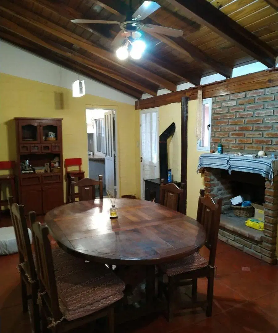 VENTA DE CASA CON 3 DORMITORIOS, PILETA Y QUINCHO 2