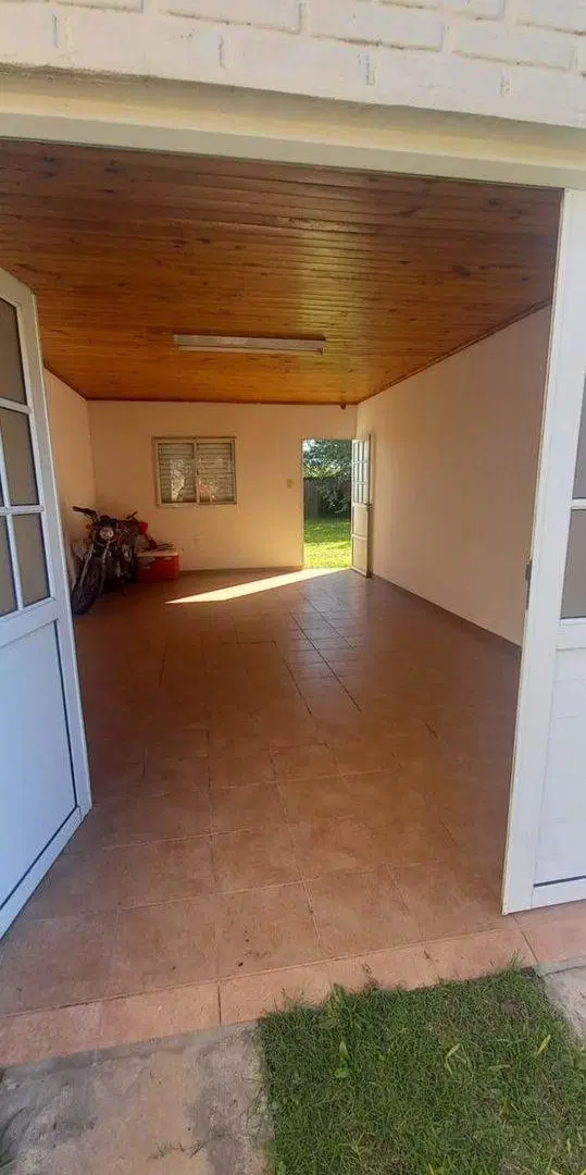 VENTA CASA 3 DORMITORIOS y AMPLIO PATIO VERDE 2