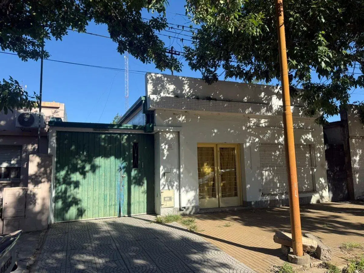 VENTA CASA 2 DORMITORIOS + LOCAL ZONA NORTE 3