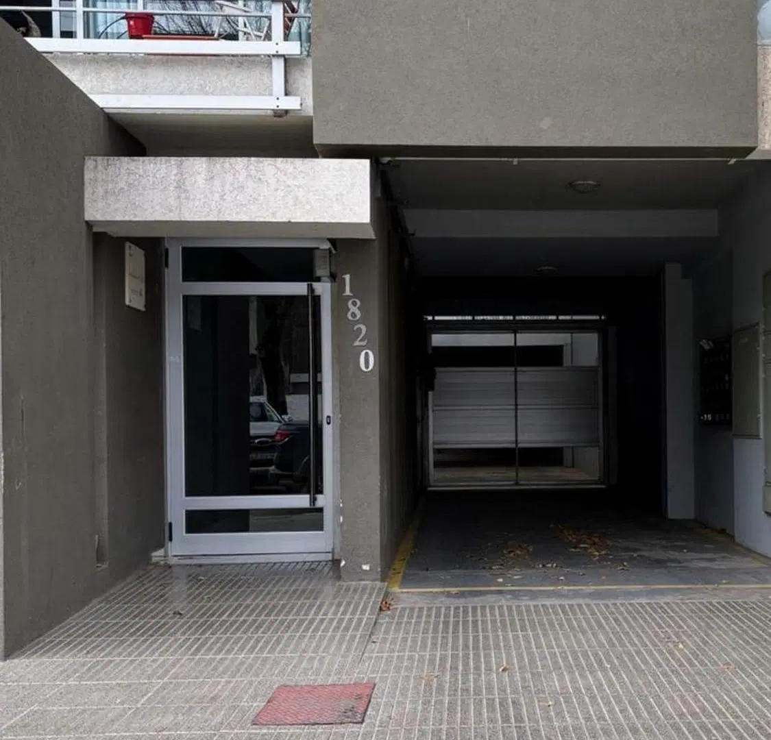 VENTA COCHERA - ZONA CENTRO.- 2