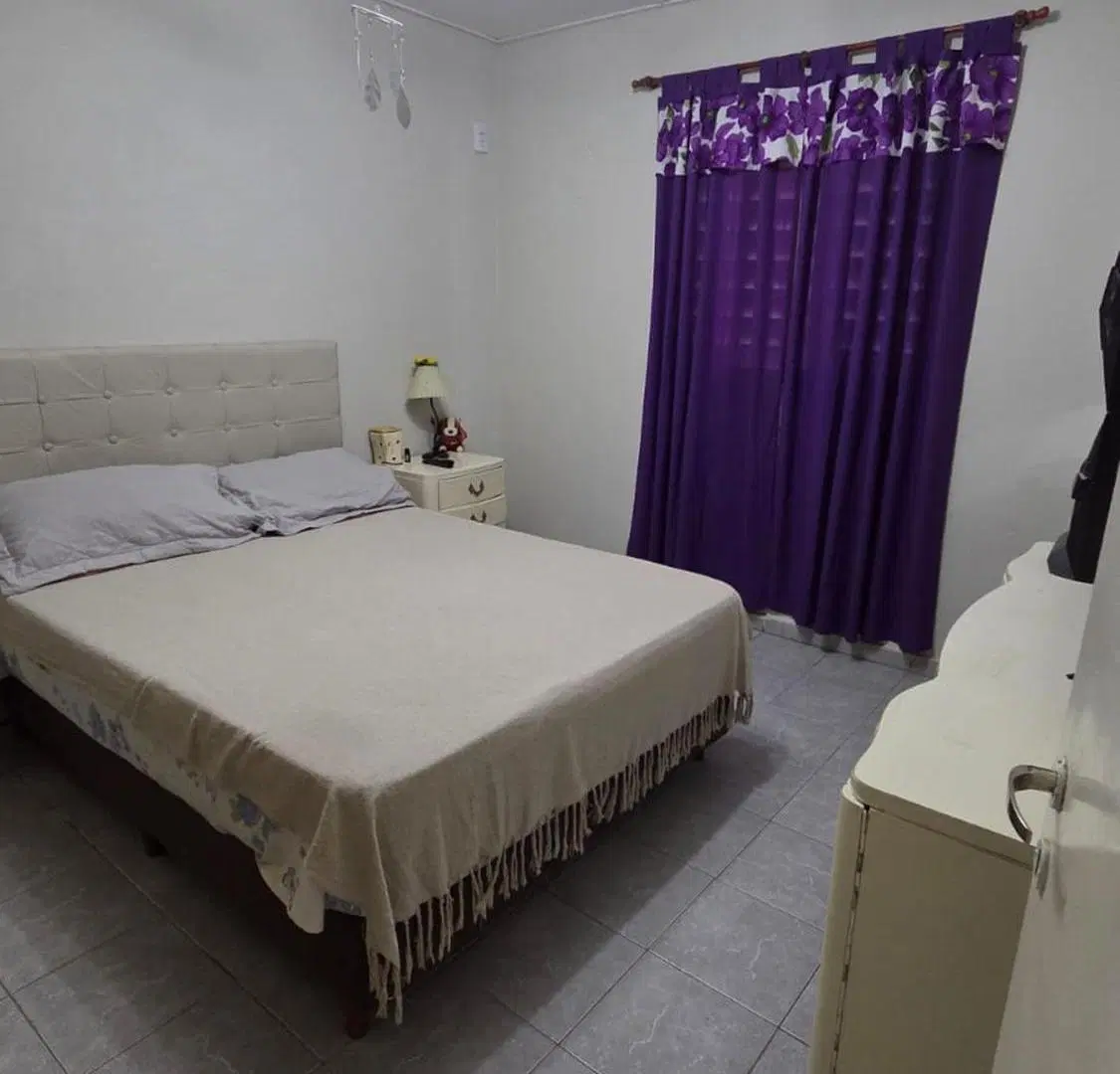 VENTA CASA FAMILIAR BARRIO OESTE 2 dormis + garaje 5