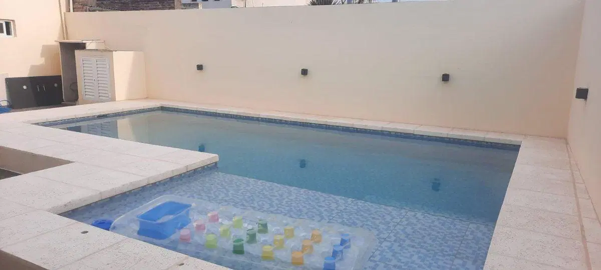 Venta casa con dos locales en Pilar 4