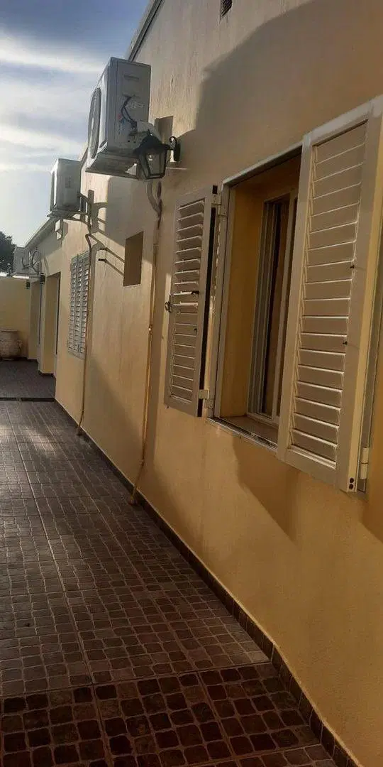 Venta casa con dos locales en Pilar 8