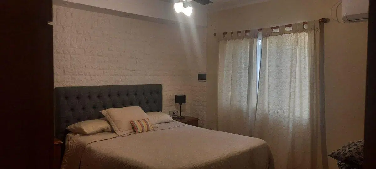 Venta casa con dos locales en Pilar 5