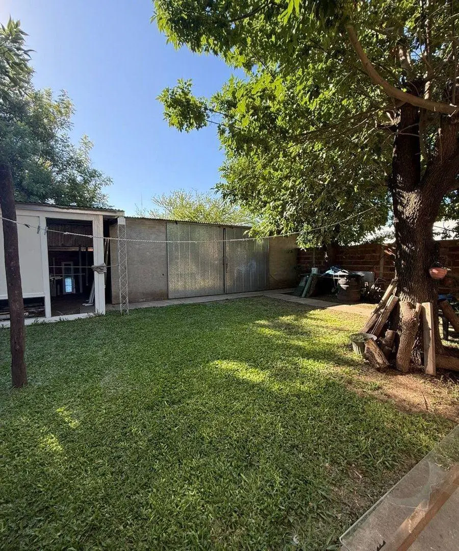 VENTA CASA ANTIGUA 2 DORMITORIOS - HUMBOLDT.- 2