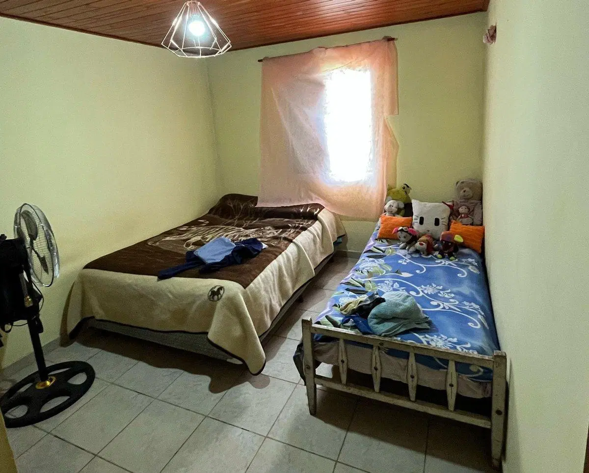 VENTA DE CASA CON AMPLIO TERRENO EN PILAR 8