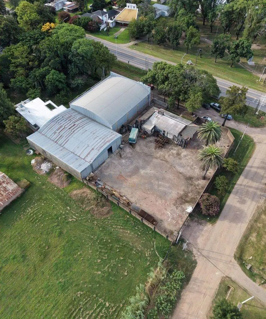 Venta de galpón y casa zona este 8