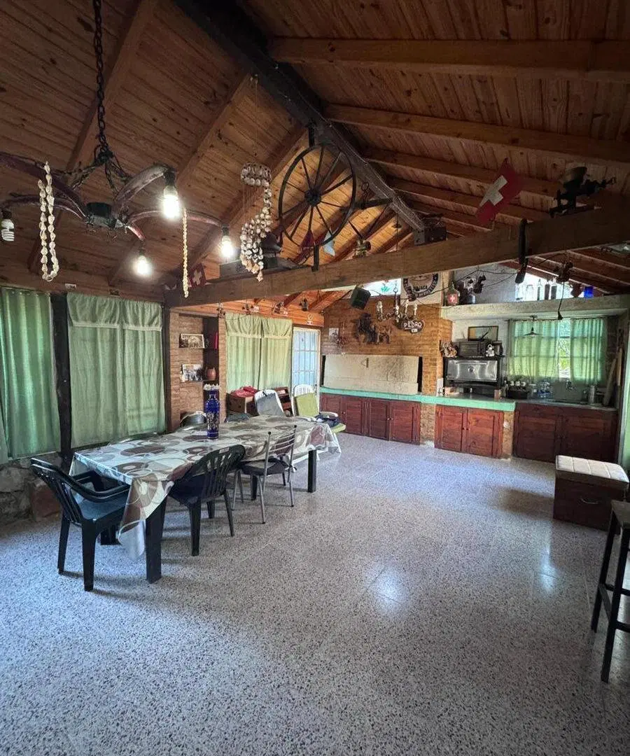 VENTA CASA CON GALPONES - ZONA CENTRO HUMBOLDT 8