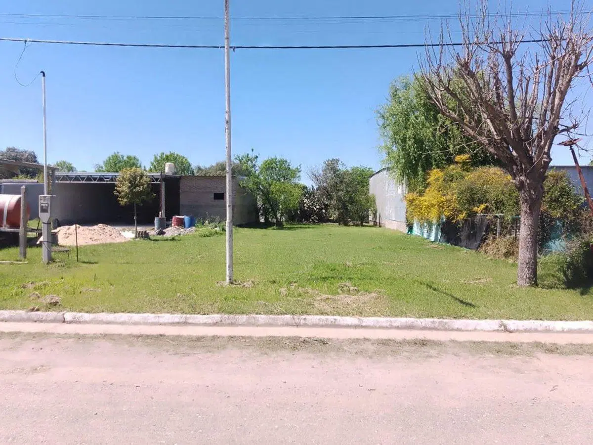 VENTA TERRENO en Cavour.- 4