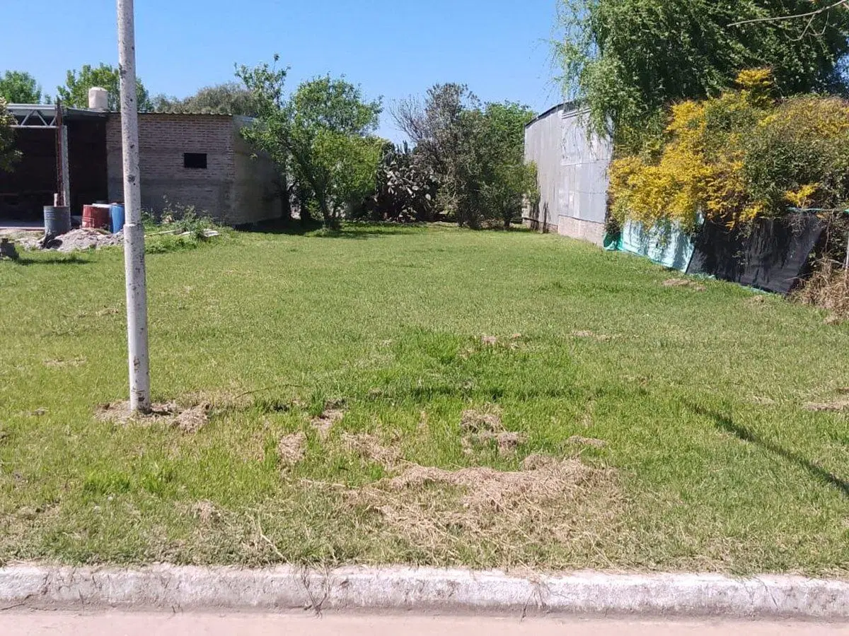 VENTA TERRENO en Cavour.- 3