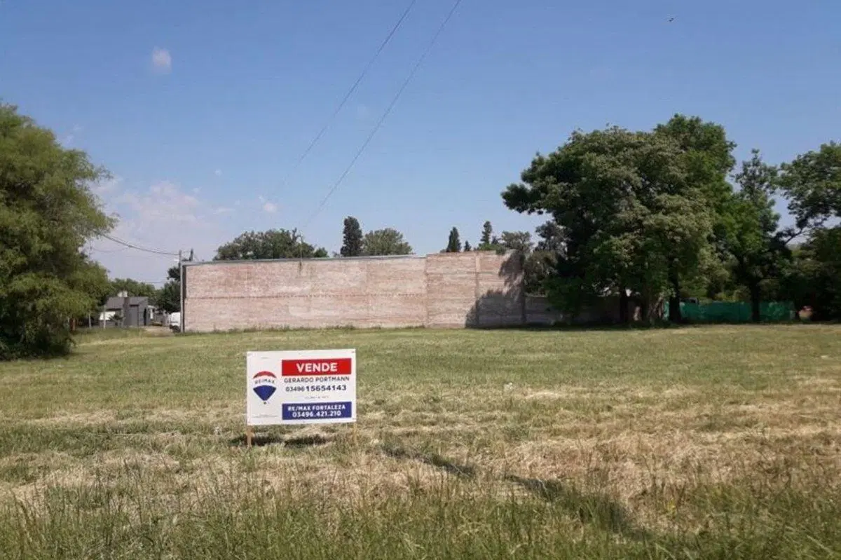 VENTA TERRENO SOBRE ESQUINA 2