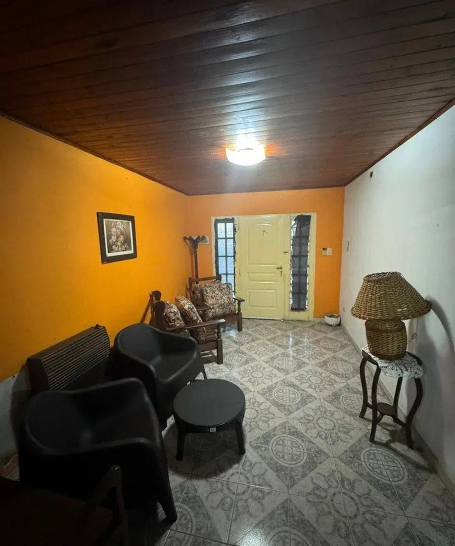 VENTA CASA TRES DORMITORIOS - BARRIO CENTRO 1