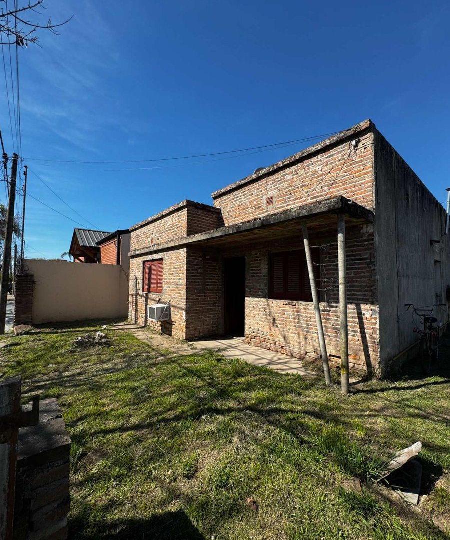 VENTA CASA a refaccionar con gran terreno