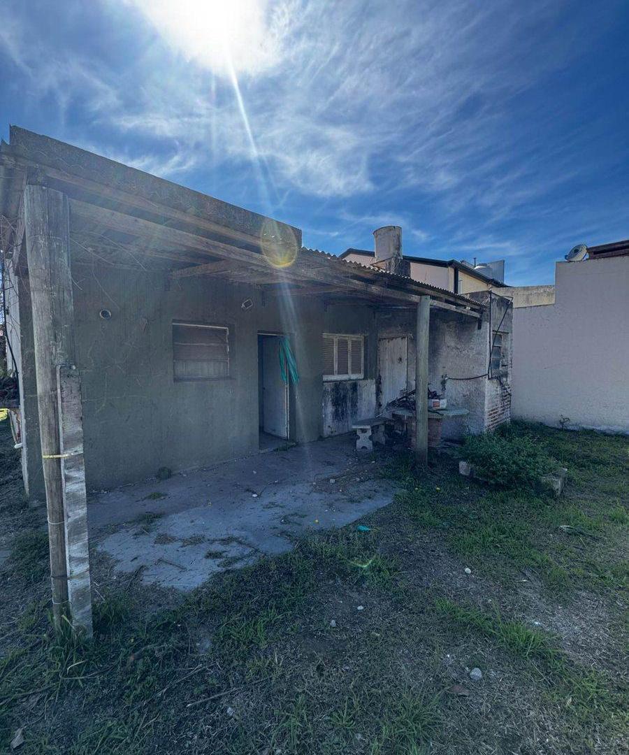 Foto de VENTA CASA a refaccionar con gran terreno, imagen 4