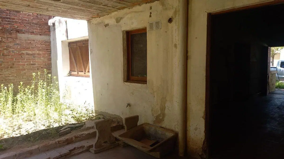 VENTA CASA A REFACCIONAR ZONA CENTRO 2