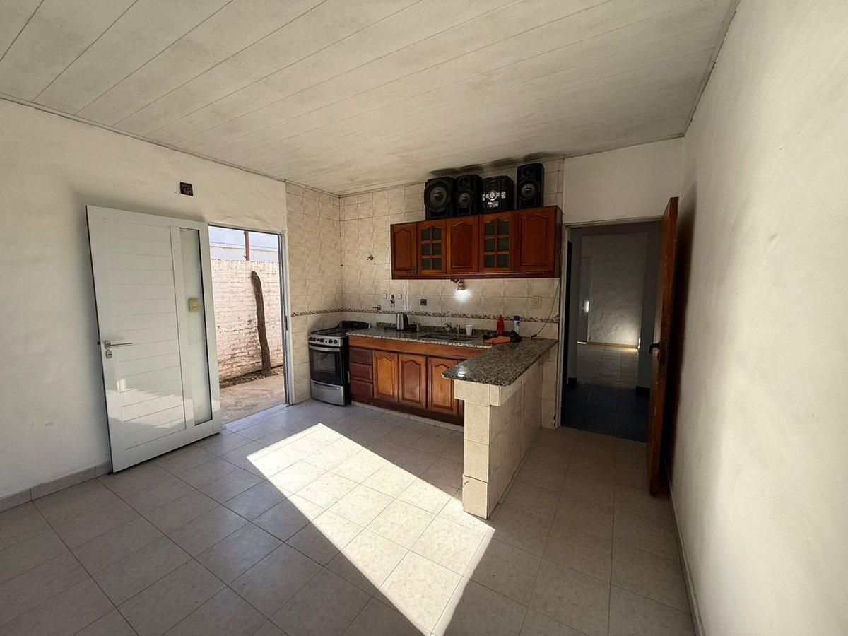 Foto de VENTA CASA 2 DORMITORIOS BARRIO ESTE, imagen 2