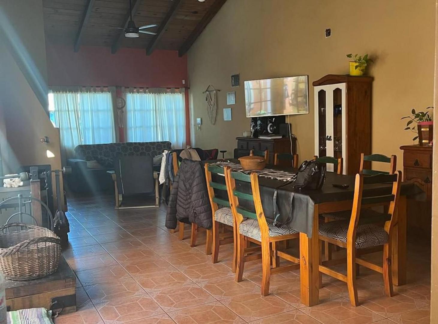 Foto de VENTA CASA 2 DORM. Y PILETA - BARRIO UNIDOS, imagen 2