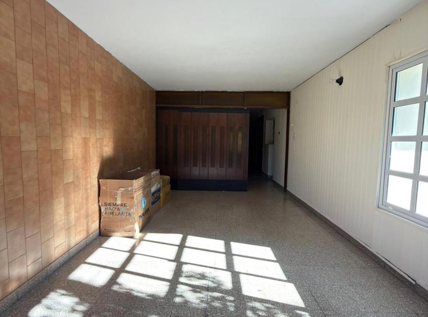 Foto de VENTA CASA A DOS CUADRAS DE LA PLAZA EN PILAR, imagen 2
