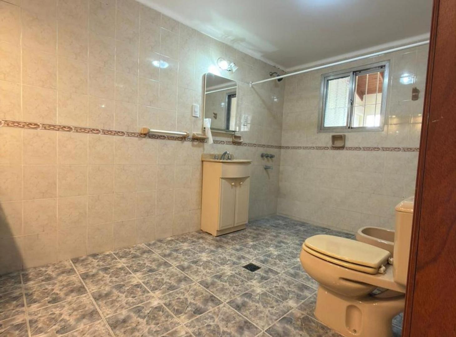 Foto de VENTA CASA A DOS CUADRAS DE LA PLAZA EN PILAR, imagen 4