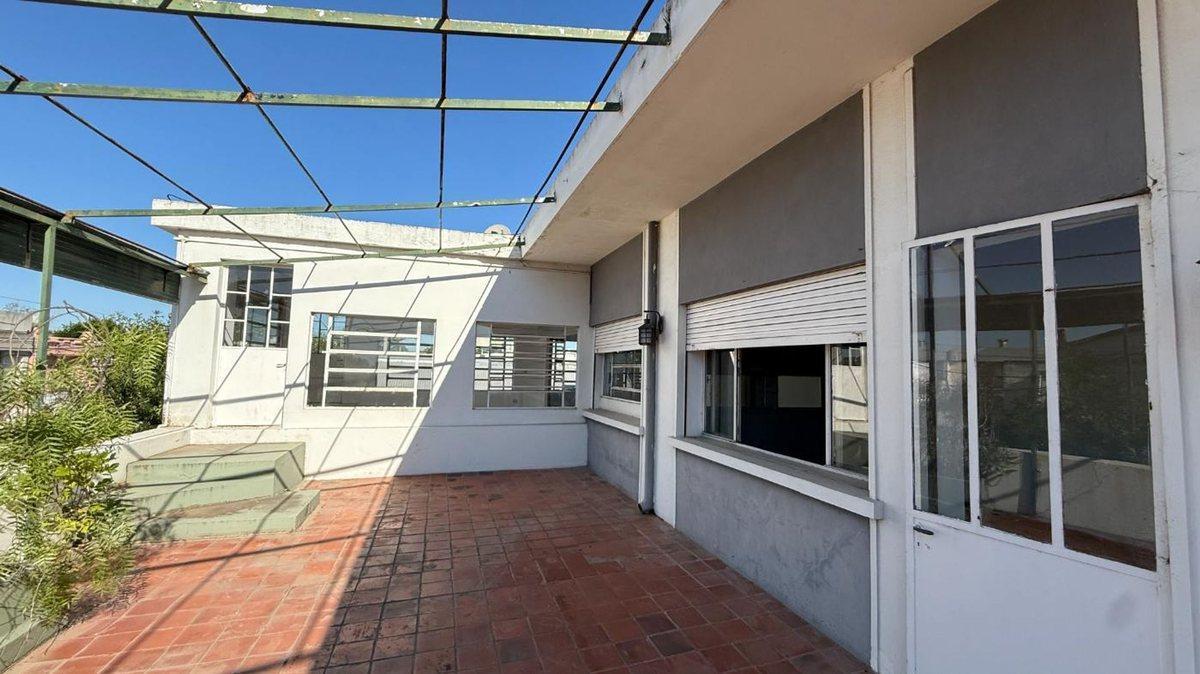 Foto de VENTA CASA 2 DORMITORIOS PLANTA ALTA B° CENTRO, imagen 4