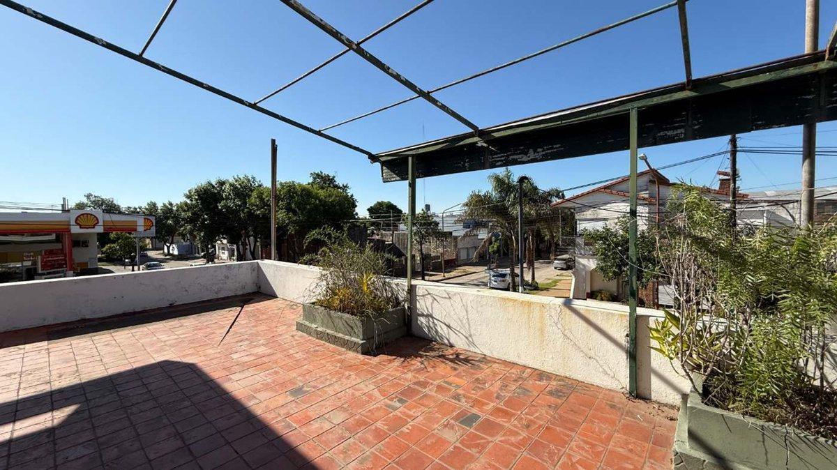 Foto de VENTA CASA 2 DORMITORIOS PLANTA ALTA B° CENTRO, imagen 2