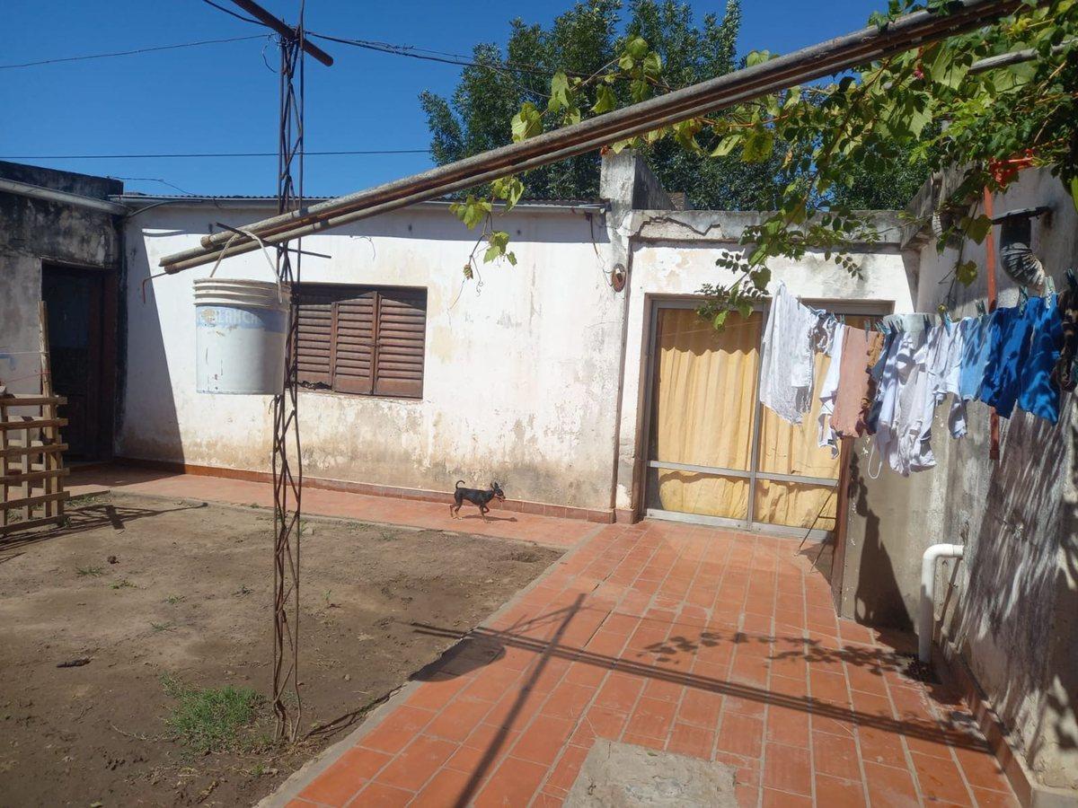 Foto de Venta casa dos dormitorios y local en Maria Luisa, imagen 2